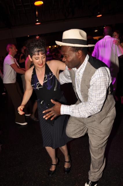 min 2010 11 13 fous swing 103